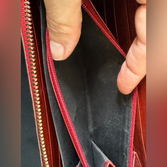 Gucci Red Leather Zippy with Gold Heart Charm Wallet - Picture 9 of 14